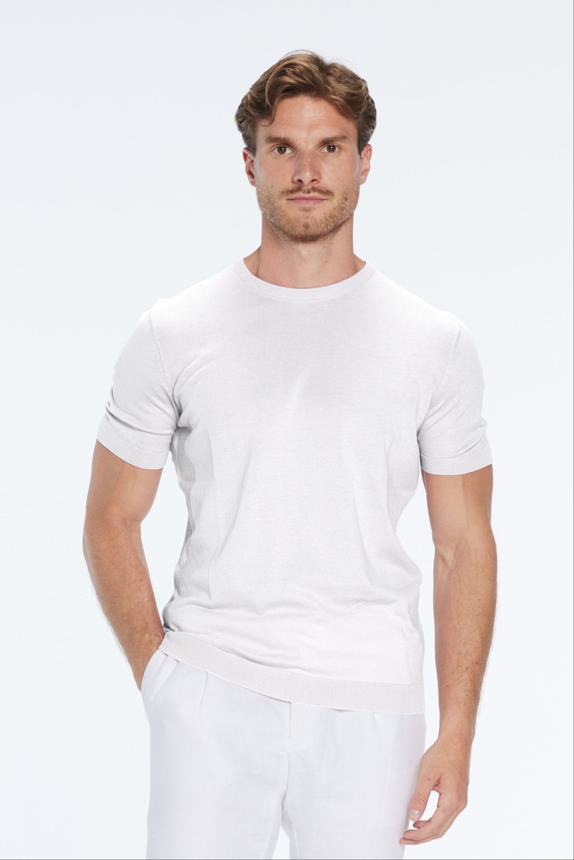 Baron White Round-Neck Cotton T-Shirt | Moeva | T-Shirt | Each week unveils new pieces—luxury swimwear, fluid resort silhouettes, and elevated summer-to-evening essentials designed to carry you from coastal escapes to city nights.