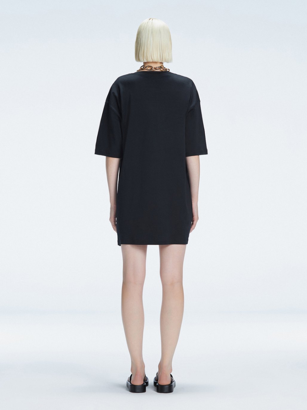 Estelle Pigault - Lavinia Accessorised Cotton Maxi T-Shirt | Moeva | Dress | Each week unveils new pieces—luxury swimwear, fluid resort silhouettes, and elevated summer-to-evening essentials designed to carry you from coastal escapes to city nights.