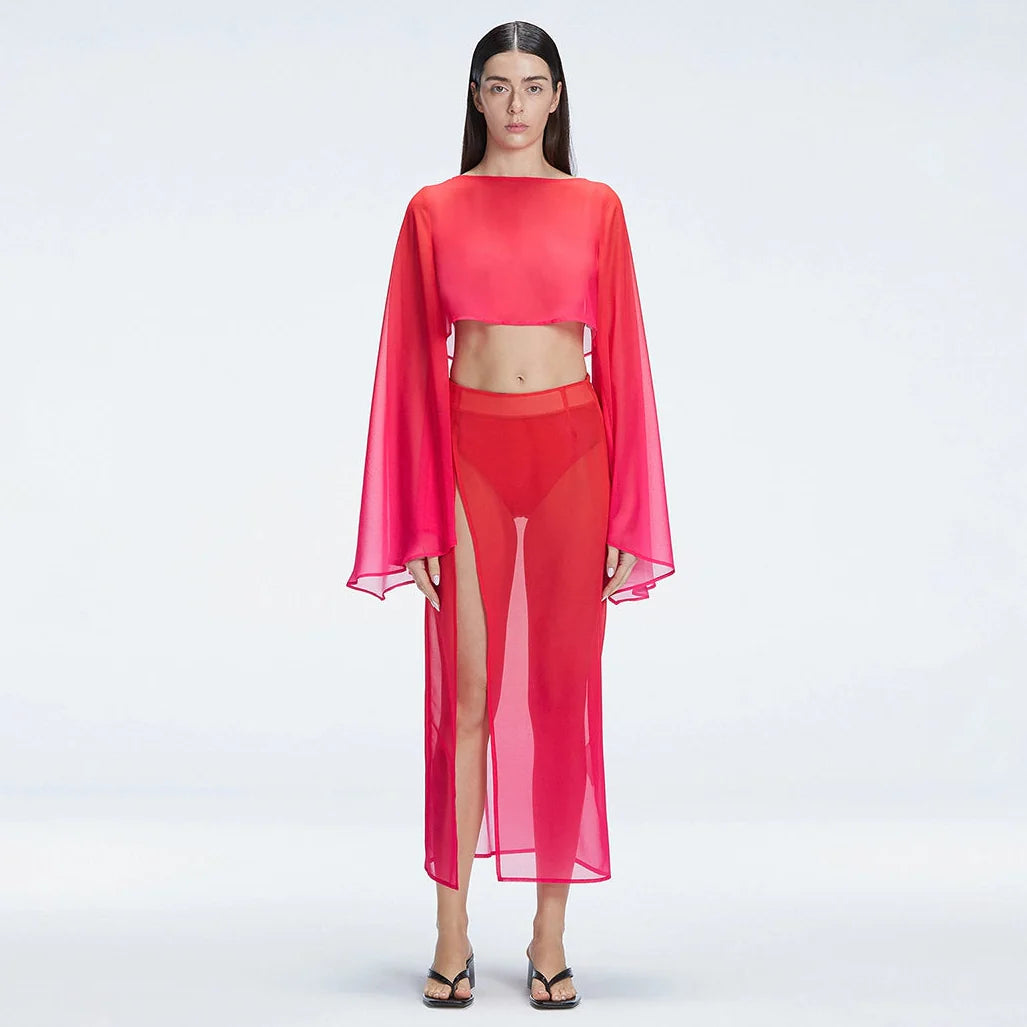 Samantha Pink Optical Long Sleeve Crop Top | Moeva | Crop Top | Each week unveils new pieces—luxury swimwear, fluid resort silhouettes, and elevated summer-to-evening essentials designed to carry you from coastal escapes to city nights.