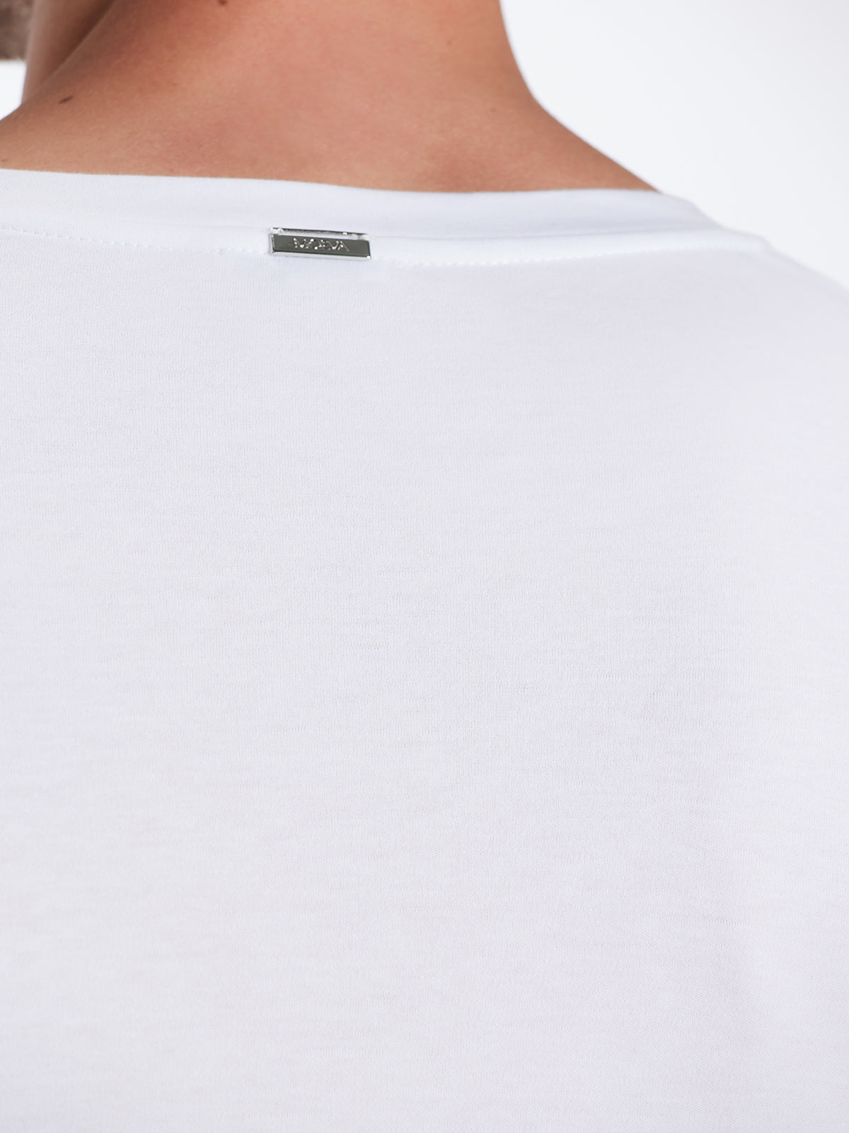 Oscar White Round Neck T-Shirt | Moeva | T-Shirt | Each week unveils new pieces—luxury swimwear, fluid resort silhouettes, and elevated summer-to-evening essentials designed to carry you from coastal escapes to city nights.